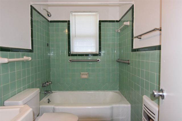 1202 Sunnyside Avenue, Cockrell Hill, TX 75211