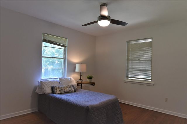 1202 Sunnyside Avenue, Cockrell Hill, TX 75211