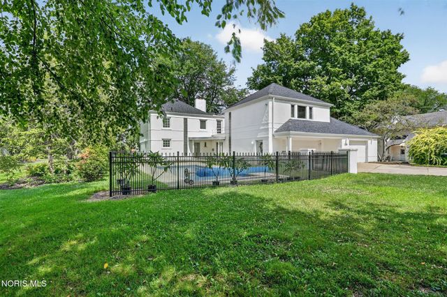 335 Riverside Drive, Rossford, OH 43460