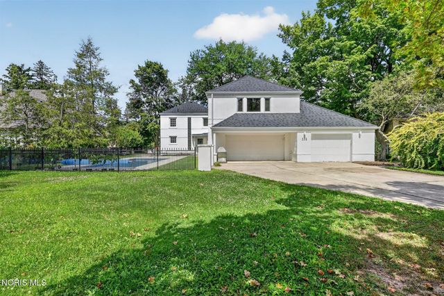 335 Riverside Drive, Rossford, OH 43460