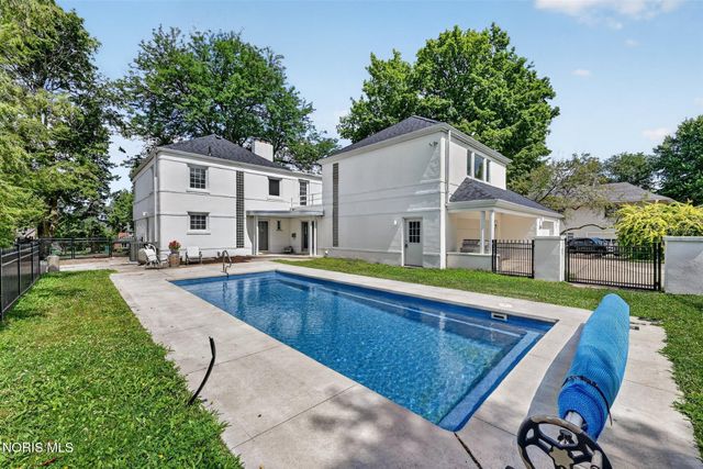 335 Riverside Drive, Rossford, OH 43460