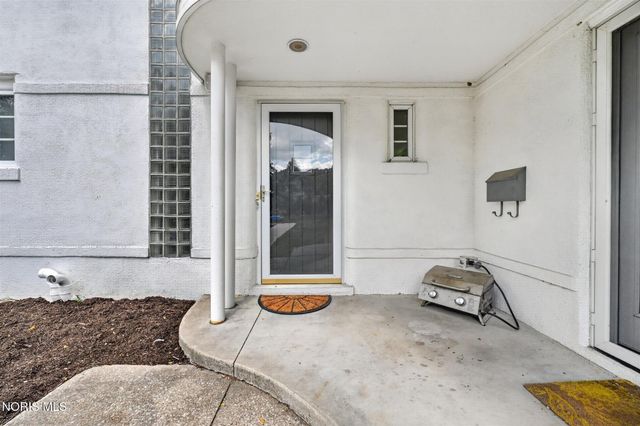 335 Riverside Drive, Rossford, OH 43460
