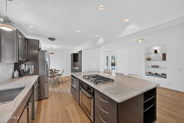335 Riverside Drive, Rossford, OH 43460