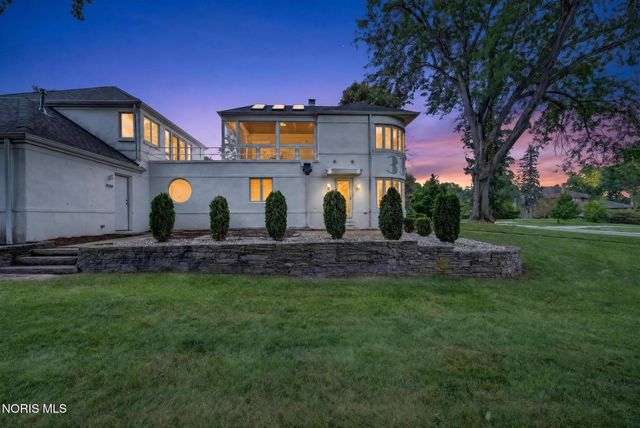 335 Riverside Drive, Rossford, OH 43460