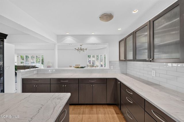 335 Riverside Drive, Rossford, OH 43460