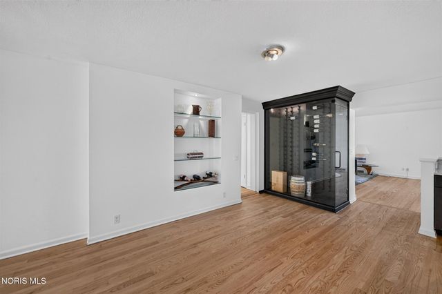 335 Riverside Drive, Rossford, OH 43460