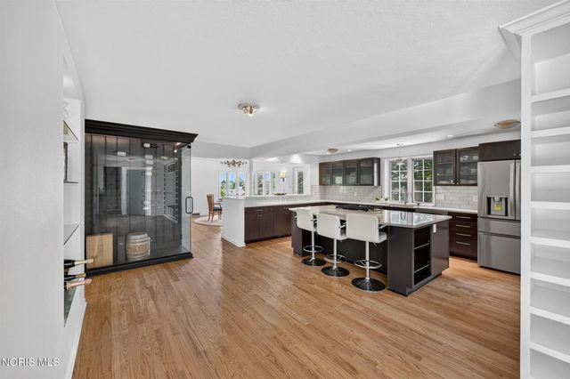 335 Riverside Drive, Rossford, OH 43460