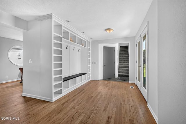 335 Riverside Drive, Rossford, OH 43460