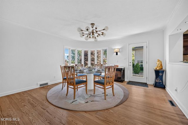 335 Riverside Drive, Rossford, OH 43460