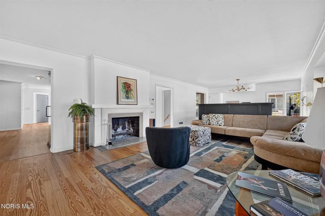 335 Riverside Drive, Rossford, OH 43460