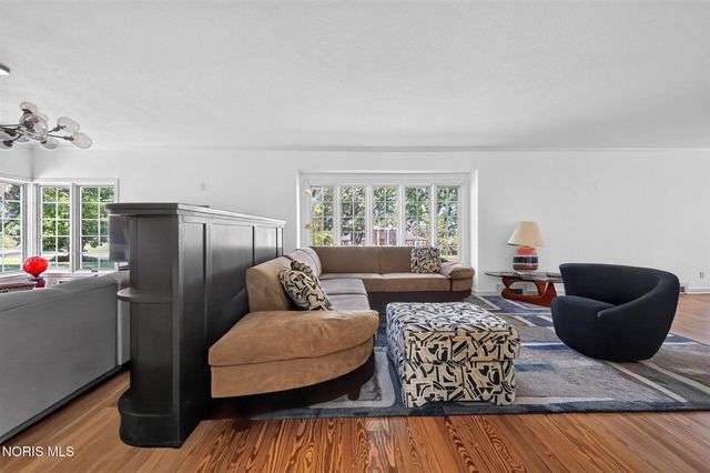 335 Riverside Drive, Rossford, OH 43460