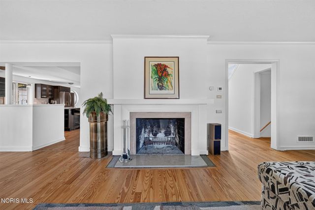 335 Riverside Drive, Rossford, OH 43460