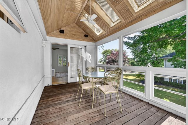 335 Riverside Drive, Rossford, OH 43460