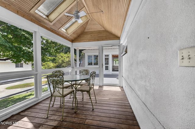 335 Riverside Drive, Rossford, OH 43460