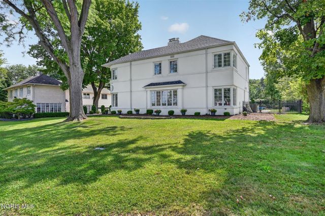 335 Riverside Drive, Rossford, OH 43460