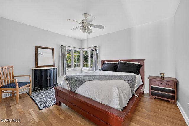 335 Riverside Drive, Rossford, OH 43460