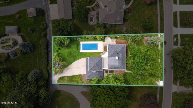 335 Riverside Drive, Rossford, OH 43460