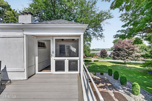 335 Riverside Drive, Rossford, OH 43460
