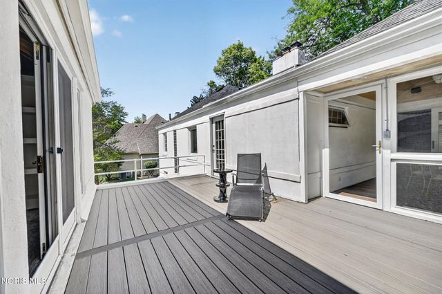 335 Riverside Drive, Rossford, OH 43460
