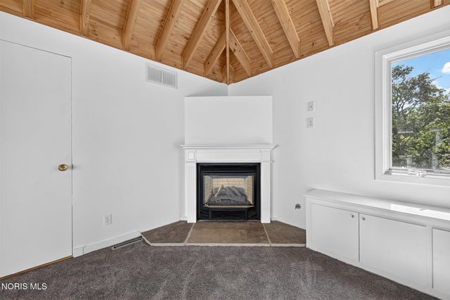 335 Riverside Drive, Rossford, OH 43460