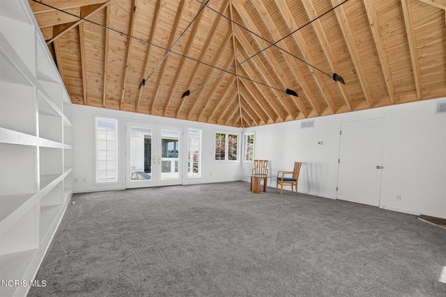 335 Riverside Drive, Rossford, OH 43460