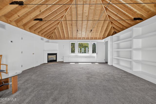 335 Riverside Drive, Rossford, OH 43460