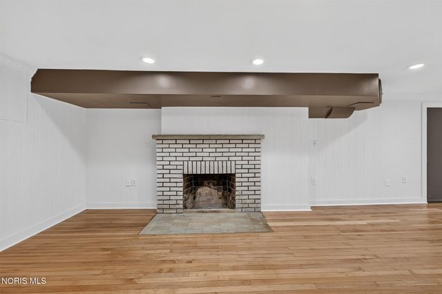 335 Riverside Drive, Rossford, OH 43460