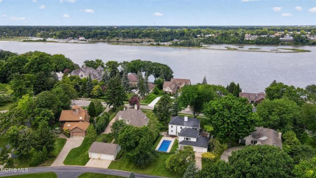 335 Riverside Drive, Rossford, OH 43460