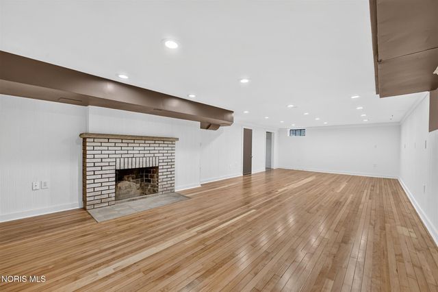 335 Riverside Drive, Rossford, OH 43460
