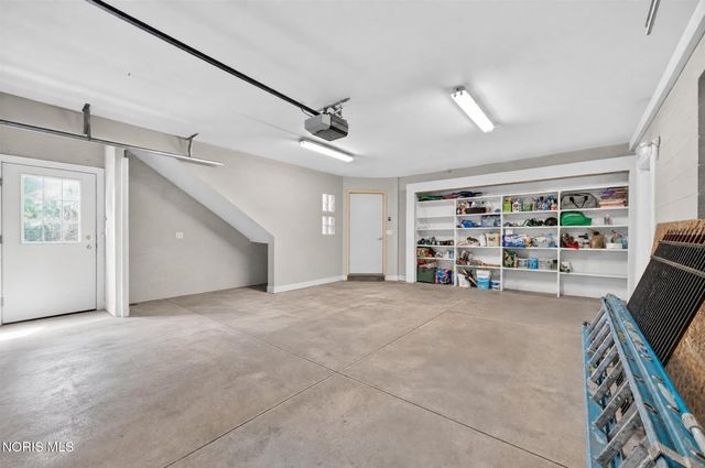 335 Riverside Drive, Rossford, OH 43460