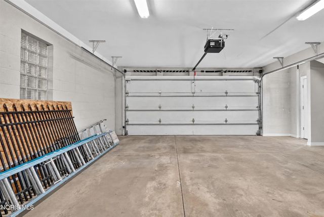 335 Riverside Drive, Rossford, OH 43460