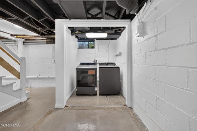 335 Riverside Drive, Rossford, OH 43460