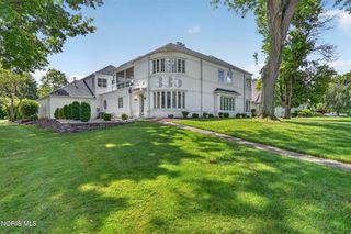 335 Riverside Drive, Rossford, OH 43460