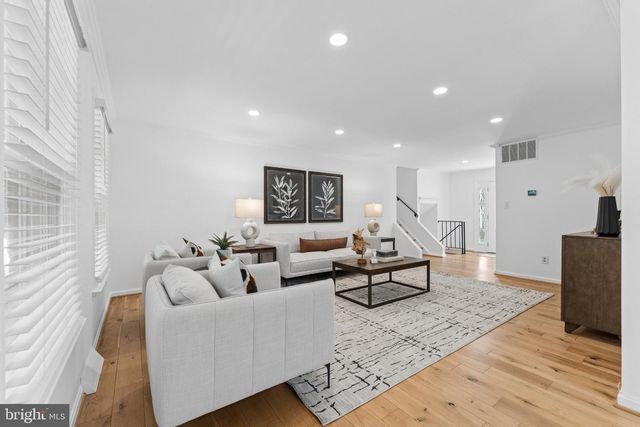 3219 FOX MILL RD, Oakton, VA 22124