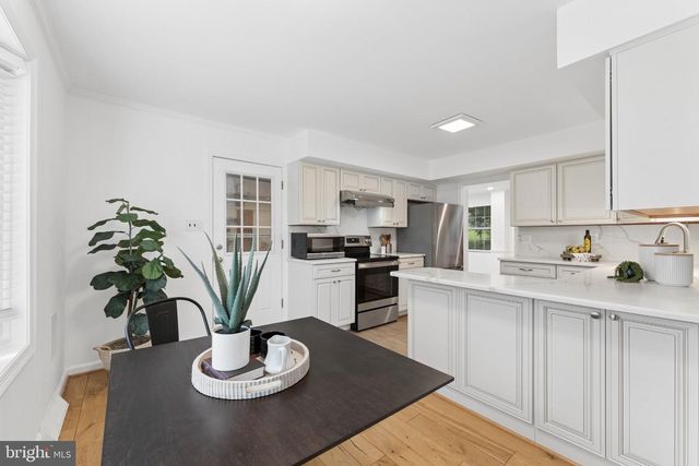 3219 FOX MILL RD, Oakton, VA 22124