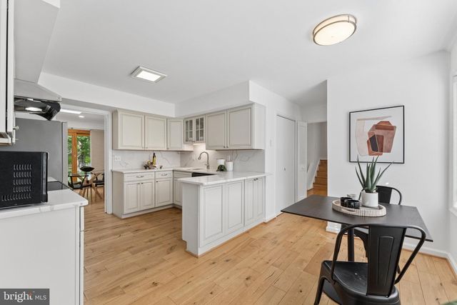 3219 FOX MILL RD, Oakton, VA 22124