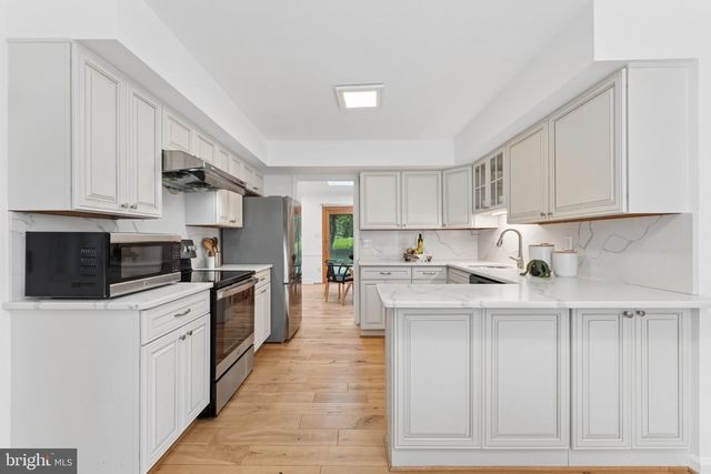 3219 FOX MILL RD, Oakton, VA 22124