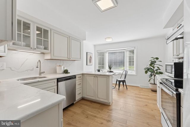 3219 FOX MILL RD, Oakton, VA 22124