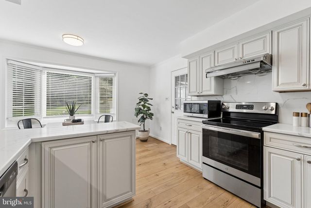 3219 FOX MILL RD, Oakton, VA 22124