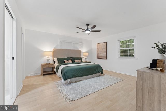 3219 FOX MILL RD, Oakton, VA 22124