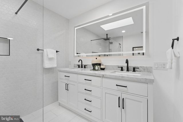 3219 FOX MILL RD, Oakton, VA 22124
