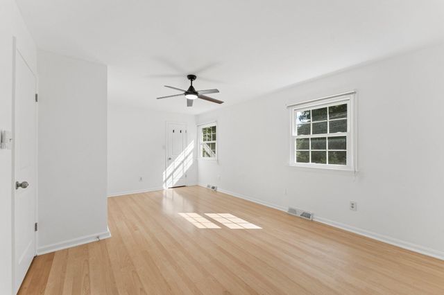 3219 FOX MILL RD, Oakton, VA 22124