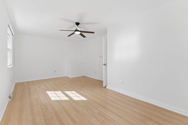 3219 FOX MILL RD, Oakton, VA 22124