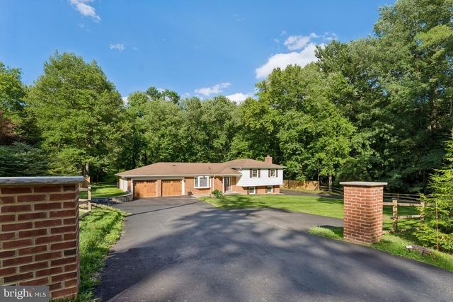 3219 FOX MILL RD, Oakton, VA 22124