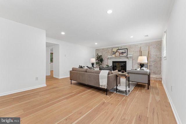 3219 FOX MILL RD, Oakton, VA 22124