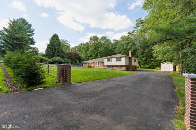 3219 FOX MILL RD, Oakton, VA 22124