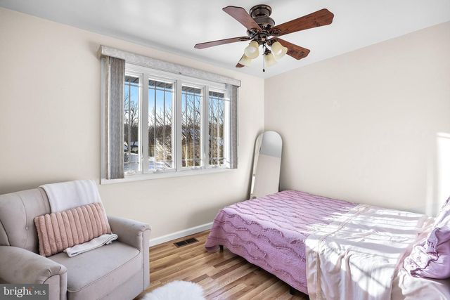 154 FOX CHASE DR, Delran, NJ 08075