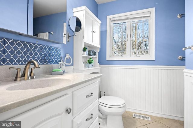 154 FOX CHASE DR, Delran, NJ 08075