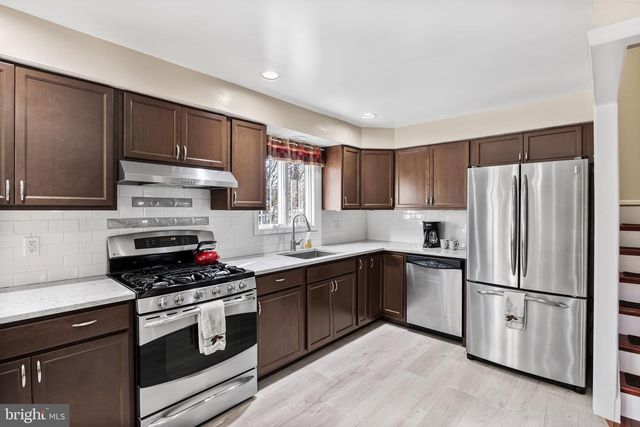 154 FOX CHASE DR, Delran, NJ 08075