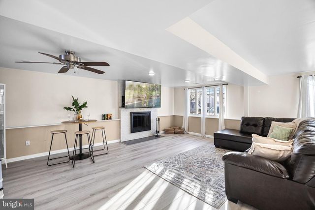 154 FOX CHASE DR, Delran, NJ 08075